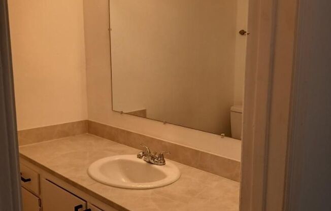 Huge 3 bed unit in North Charleston!