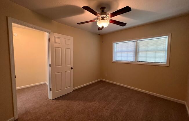 2 beds, 1.5 baths, 1,050 sqft, $995, Unit 35 Trapp Ct.