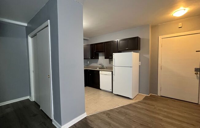 1 bed, 1 bath, $895, Unit 208