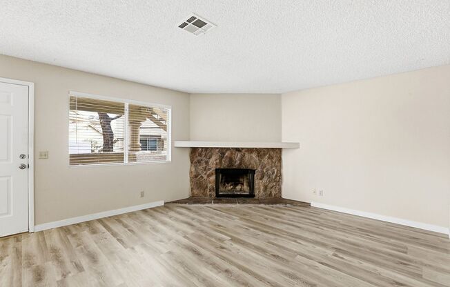 2 bed, 2 bath Condo Right outside of Summerlin!