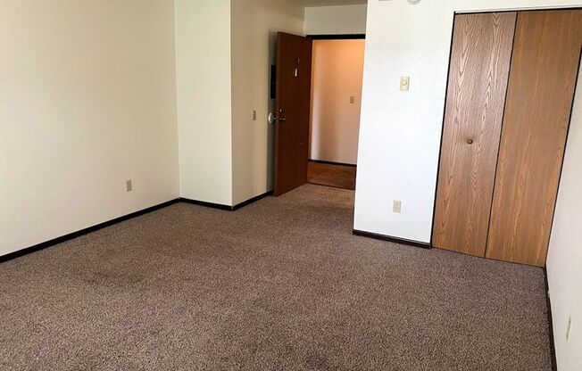 3 beds, 2 baths, 1,035 sqft, $945, Unit 1929-26