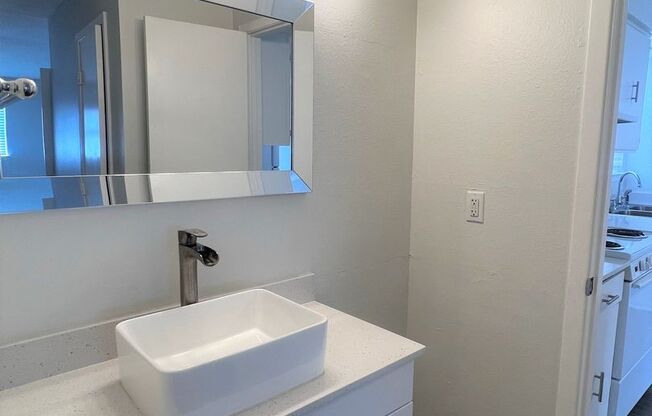 1 bed, 1 bath, 564 sqft, $975, Unit 201