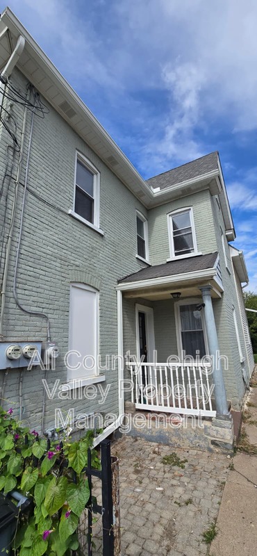 61 E GOEPP ST