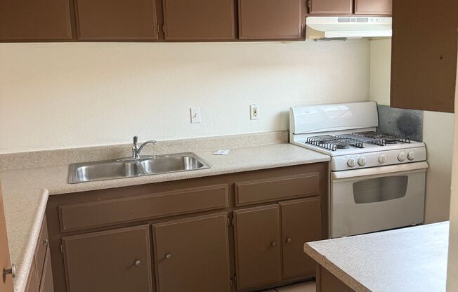Stunning 2 Bed Condo in Highland | 1 Bath | $1695 | Available 5/28/2025