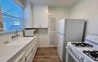 North Park Downstairs One Bedroom Apartment - On-Site Laundry, Centrally Located