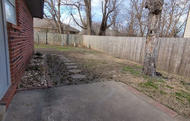 3 beds, 1.5 baths, 1,253 sqft, $1,550, Unit 2105 South Ash Ave