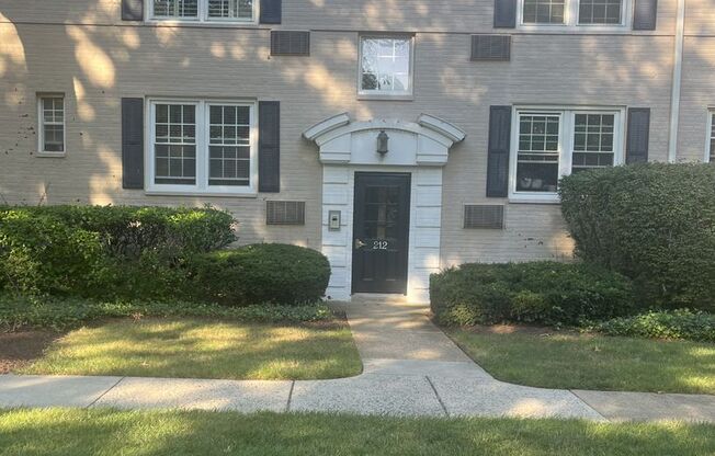 Arlington/Ballston Area - 212 N George Mason Drive - $1,895.00