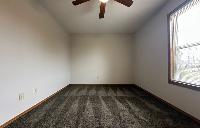 2 beds, 1 bath, 1,150 sqft, $960, Unit 3-08