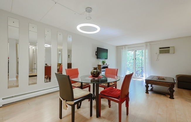 2 beds, 2 baths, 1,030 sqft, $2,900, Unit 43B
