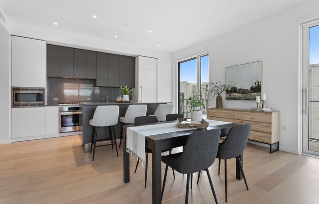 The Vista - 2 bed/2.5 bath Pearl District Condo w/parking/storage/concierge/most utilities/amenities