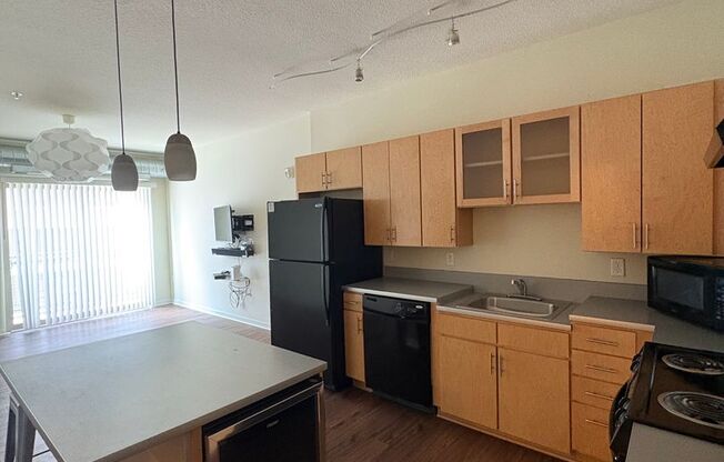 1 bed, 1 bath, 603 sqft, $1,400, Unit 203