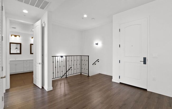 1 bed, 2 baths, 748 sqft, $4,500, Unit #102