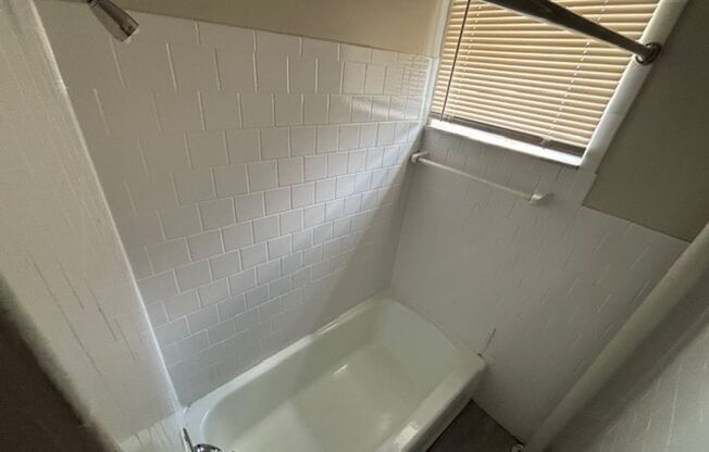 428-430 Belmont Ave / 39-43 Kenwood Ter