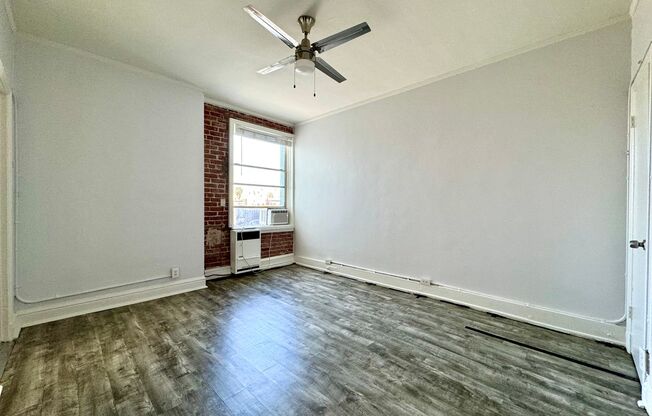 Studio, 1 bath, 400 sqft, $1,450, Unit 211