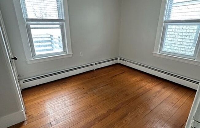 2 beds, 1 bath, $1,800, Unit 104-201