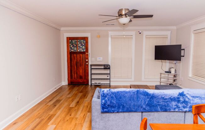 2 Bedroom/ 2 bath - entry level END UNIT with side balcony- Fully Furnished and only a $500 deposit- 1 month free!