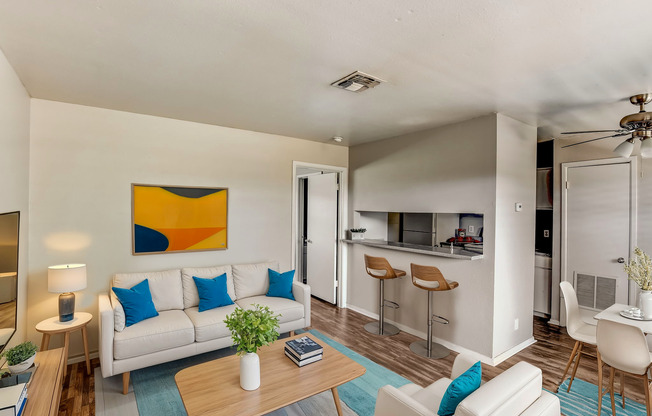 2 beds, 1 bath, 782 sqft, $1,045, Unit 605