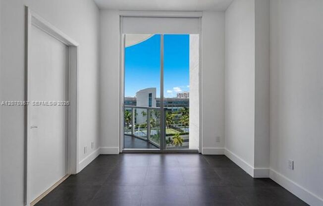 3 beds, 2 baths, $4,300, Unit # 818