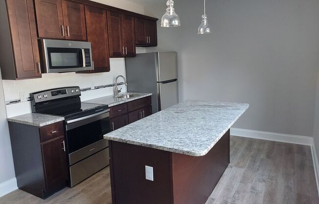 1 bed, 1 bath, $1,495, Unit 134 E. Broad #B3