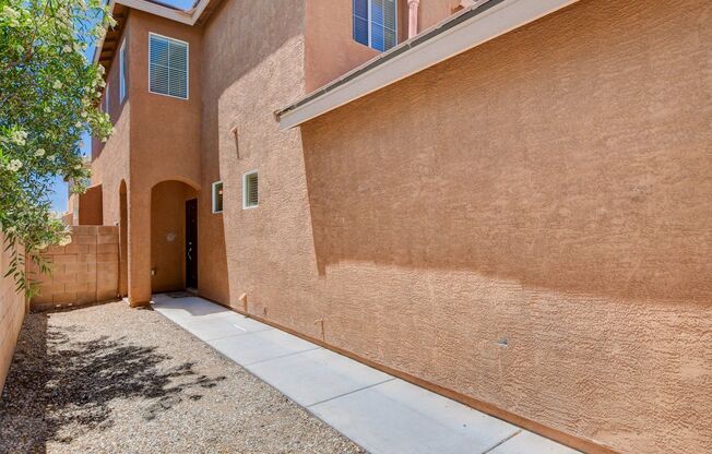 MARVELOUS 2 Story, 3 Bedroom Home with LOFT in Mountains Edge!