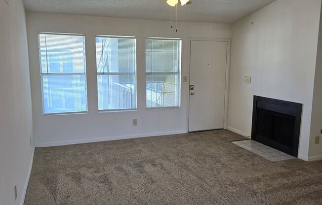 1 bed, 1 bath, 696 sqft, $815, Unit PG 2236