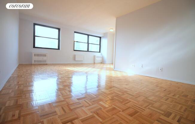 2 beds, 1 bath, $5,600, Unit 17F