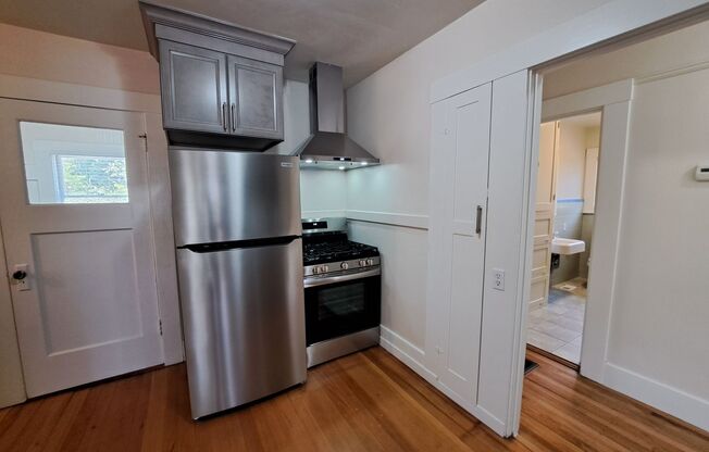 2 beds, 1 bath, $3,600