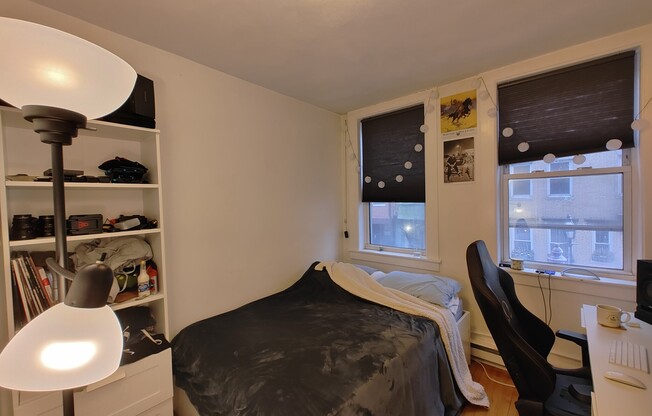2 beds, 1 bath, $3,600, Unit 2F