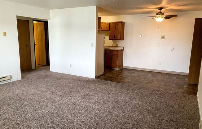 3 beds, 2 baths, 1,035 sqft, $945, Unit 1929-26