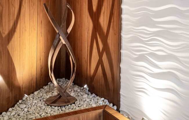 Accent wall in lobby with sculpture