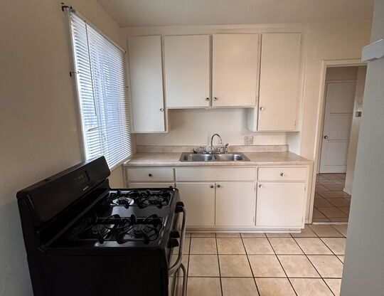 2 beds, 1 bath, 1,000 sqft, $2,099