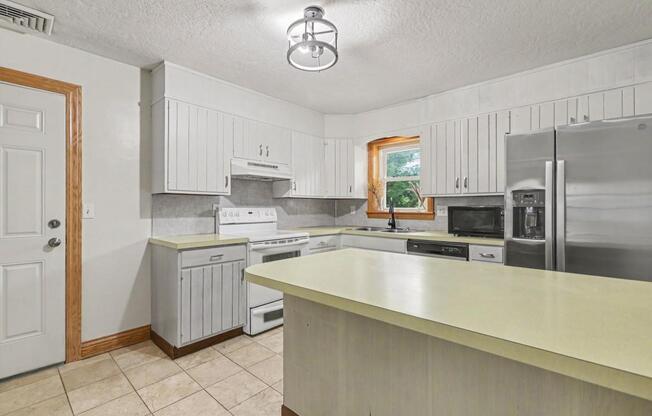 4 beds, 2 baths, 2,078 sqft, $2,495