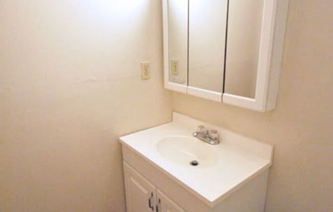 2 beds, 1 bath, $1,495, Unit 105 A