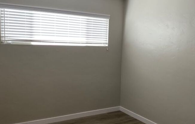 Charming 2 Bedroom in University Heights with Onsite Laundry ~Cats OK~