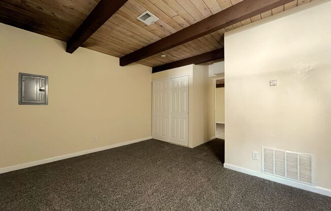 2 beds, 1 bath, 700 sqft, $945, Unit Unit 26