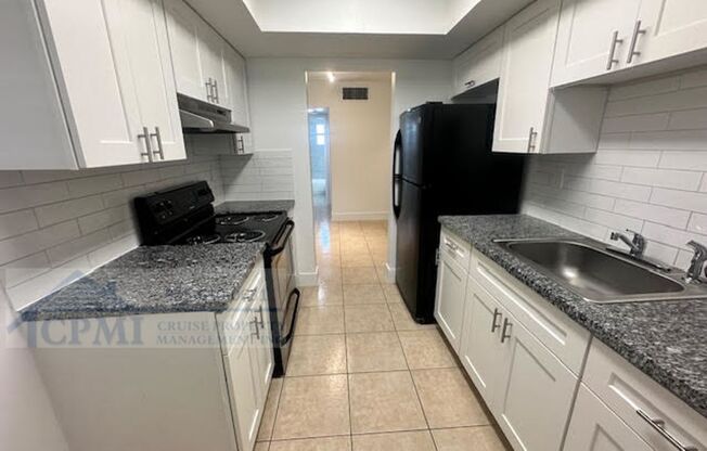1 bed, 1 bath, 744 sqft, $1,725, Unit 38