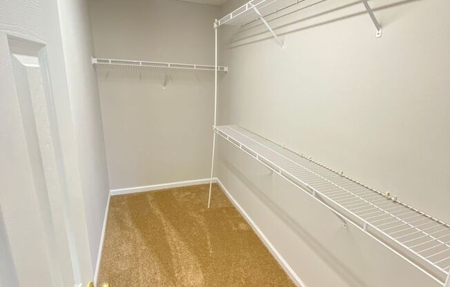 1 bed, 1 bath, 779 sqft, $1,050, Unit 5334 R