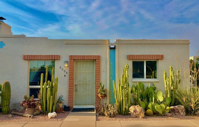 2 bedroom townhome near Old Town Scottsdale!
