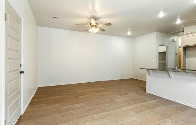 2 beds, 2 baths, $1,200, Unit Apt B