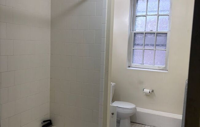 3 beds, 1 bath, 1,425 sqft, $1,495, Unit 4815-C2