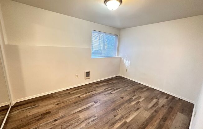 2 beds, 1 bath, $1,600