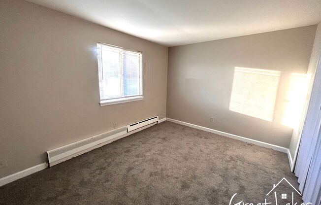 3 beds, 1 bath, $1,300