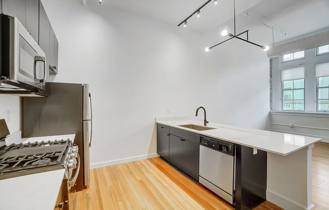 1 bed, 1 bath, 810 sqft, $1,940, Unit 100-403