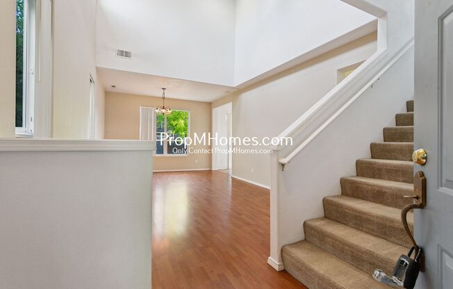 Lovely 3 Bedroom Home in Aloha - Vaulted Ceilings!