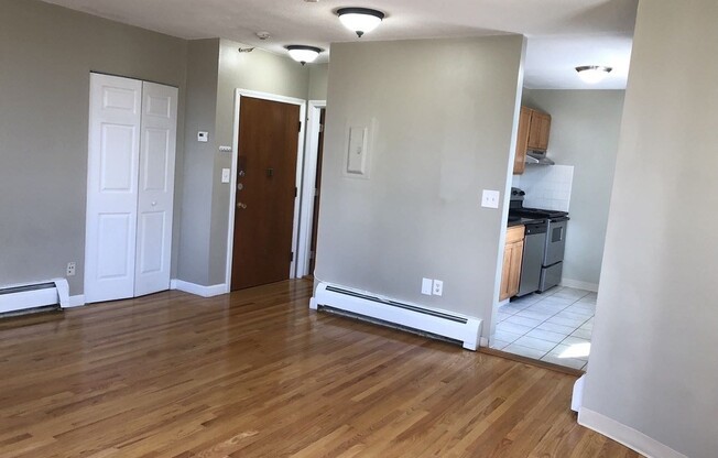 Studio, 1 bath, 400 sqft, $2,400, Unit 12