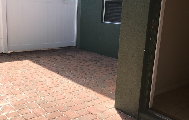 4 bedroom independence Winter Garden townhouse for rent (internet/cable included in the rent)