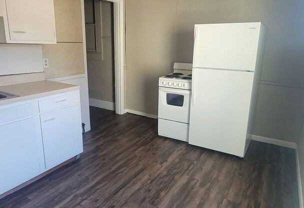 1 bed, 1 bath, $550, Unit 518 N Washington St - 2