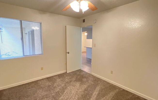 2 beds, 1 bath, 800 sqft, $1,295, Unit Unit B