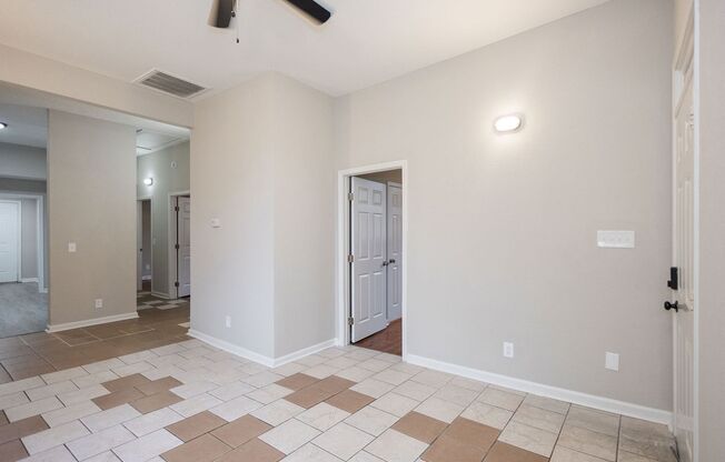 3 beds, 2 baths, $1,100