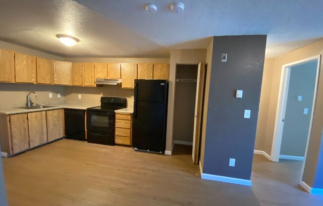 2 beds, 1 bath, 687 sqft, $2,095, Unit A204